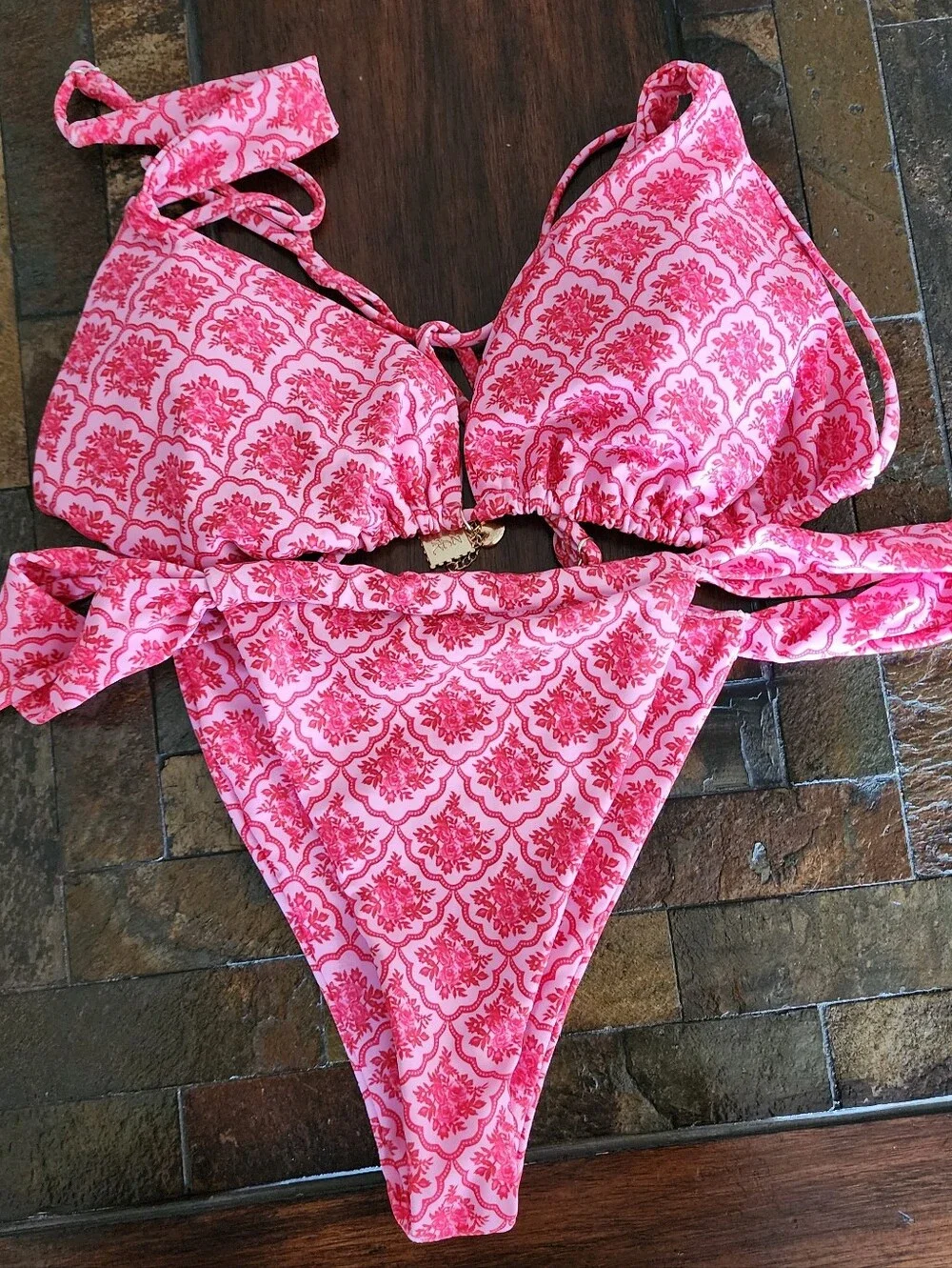 RoseSeek women piece